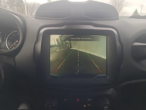 Used 2023 Jeep Renegade Latitude w/ Premium Group image 20