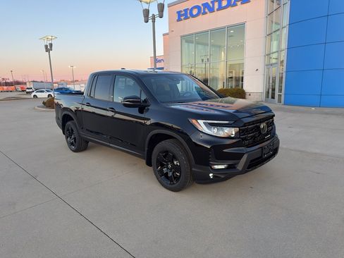 Used 2025 Honda Ridgeline TrailSport image 3