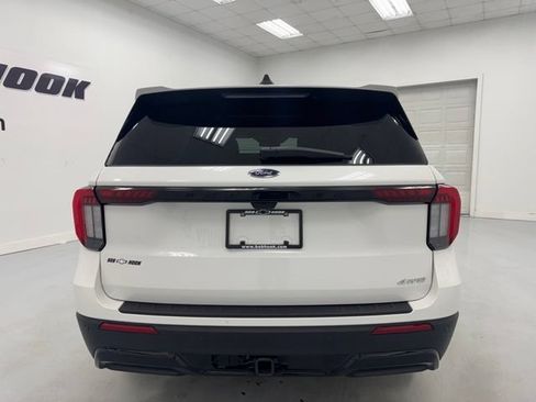 Used 2025 Ford Explorer ST-Line AWD/4WD image 6