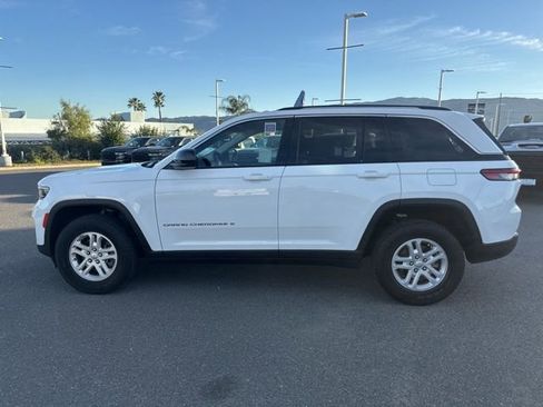 Used 2023 Jeep Grand Cherokee Laredo image 6