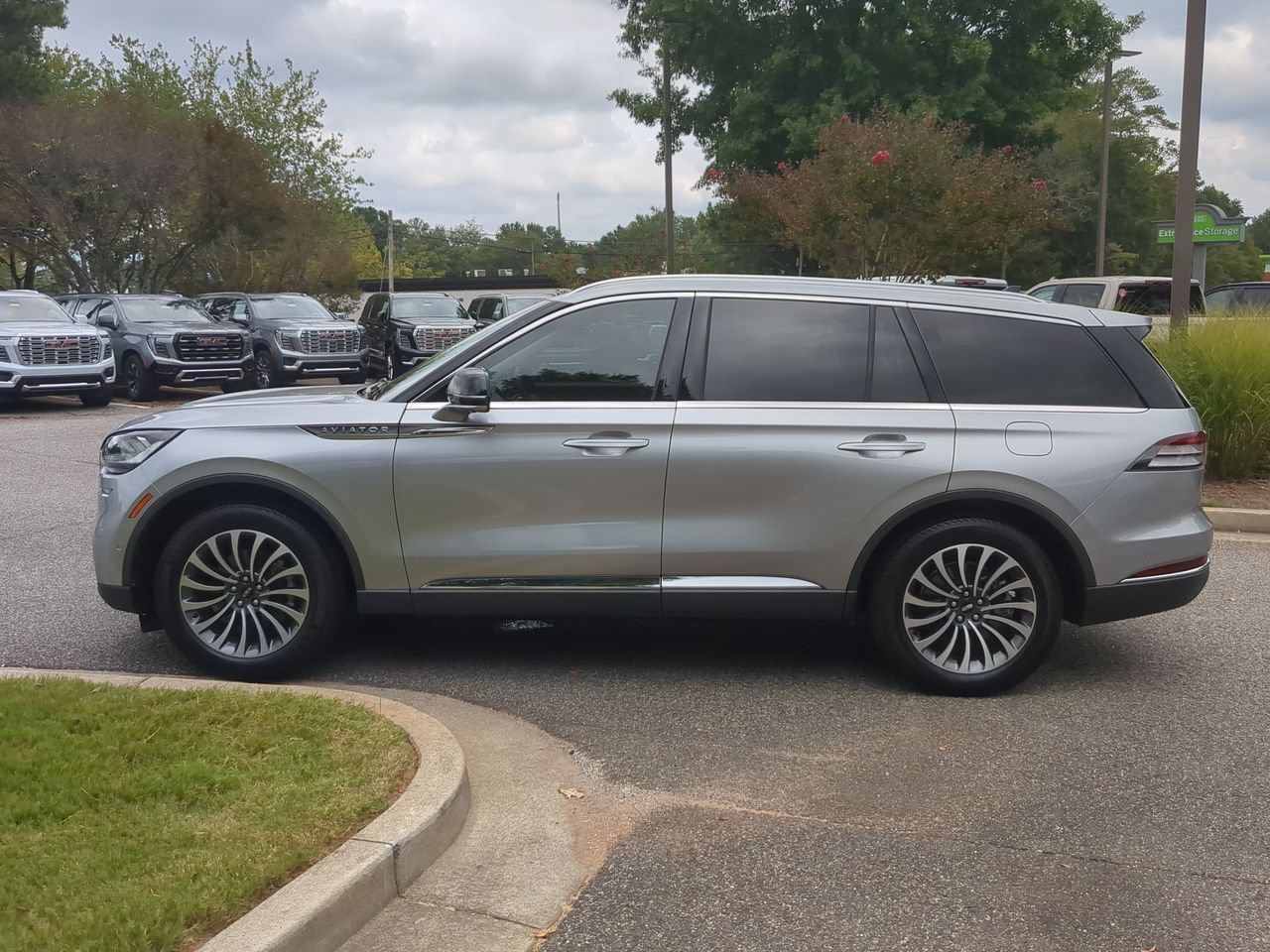 Used 2024 Lincoln Aviator Reserve w/ Equipment Group 201A RWD image 5