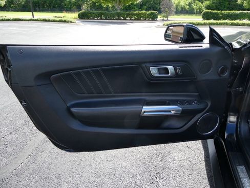 Used 2019 Ford Mustang Premium RWD image 31