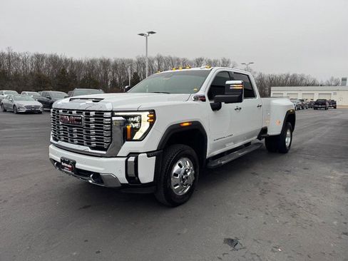 Used 2024 GMC Sierra 3500 Denali image 11