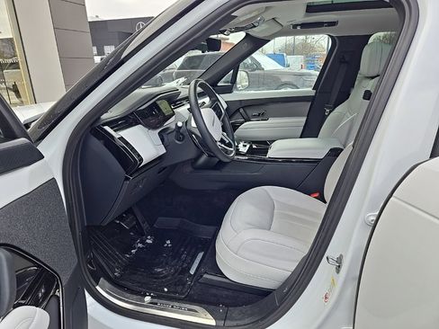Used 2023 Land Rover Range Rover Sport SE image 16