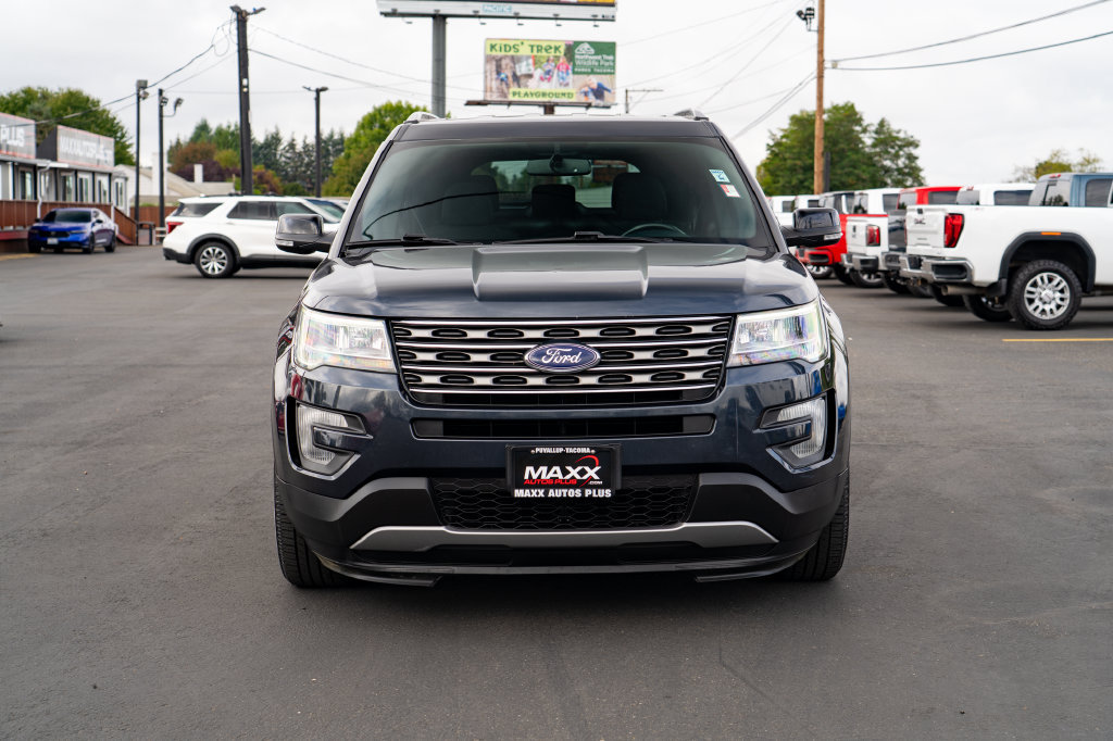 Used 2017 Ford Explorer XLT w/ Equipment Group 201A FWD image 3
