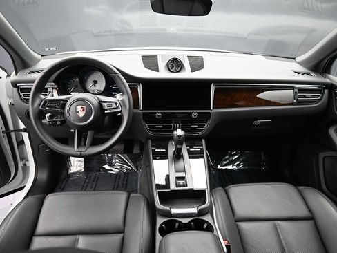 Certified 2023 Porsche Macan S AWD/4WD image 6