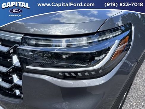 Used 2025 Ford Explorer Platinum RWD image 11