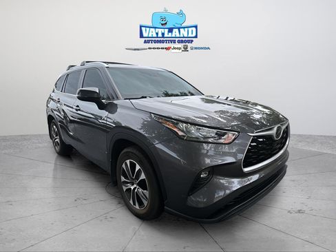 Used 2020 Toyota Highlander XLE FWD image 7