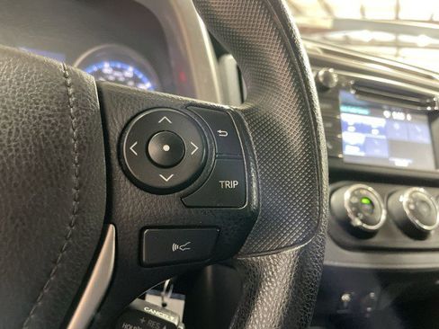 Used 2018 Toyota RAV4 LE FWD image 28