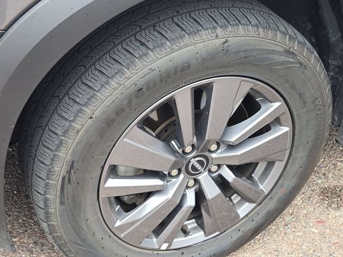 Used 2025 Nissan Pathfinder SV FWD image 14