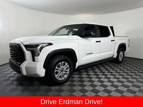 Used 2022 Toyota Tundra SR5 w/ Convenience Package RWD image 3