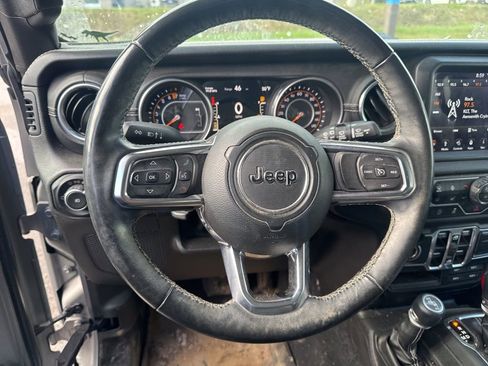 Used 2018 Jeep Wrangler Unlimited Sahara AWD/4WD image 37
