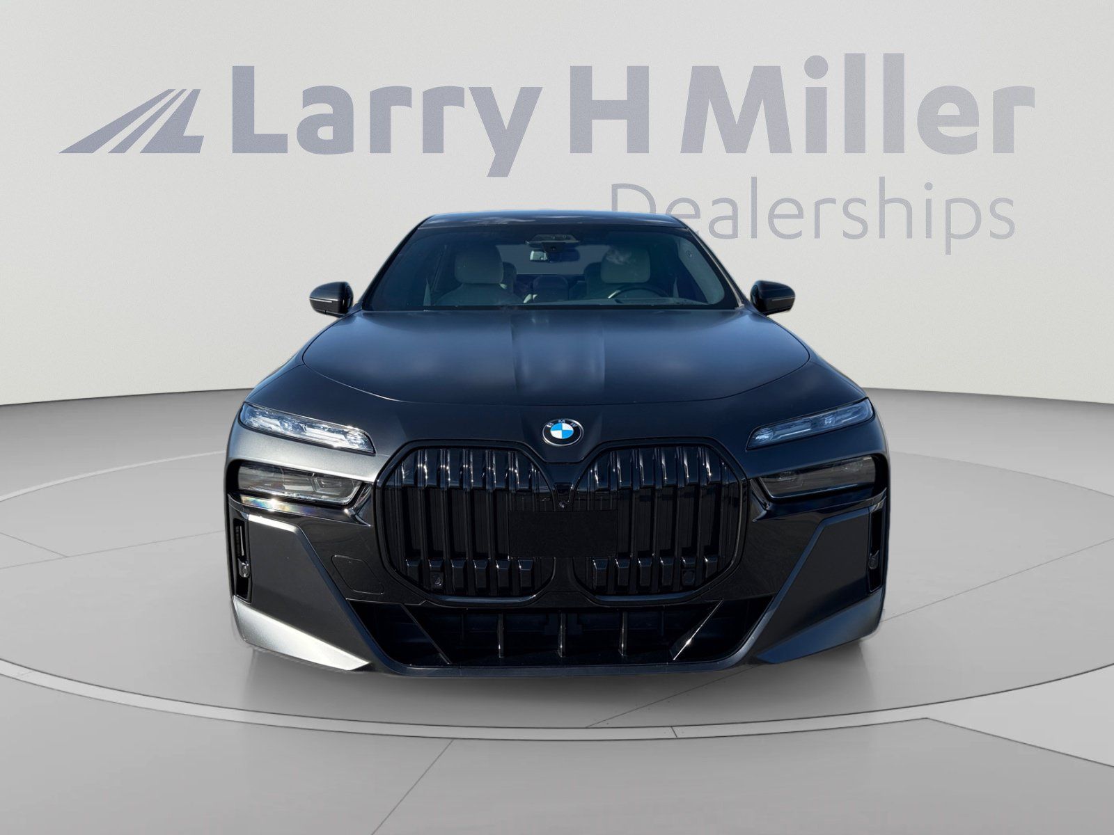 Used 2023 BMW 760i xDrive w/ Executive Package AWD/4WD image 8