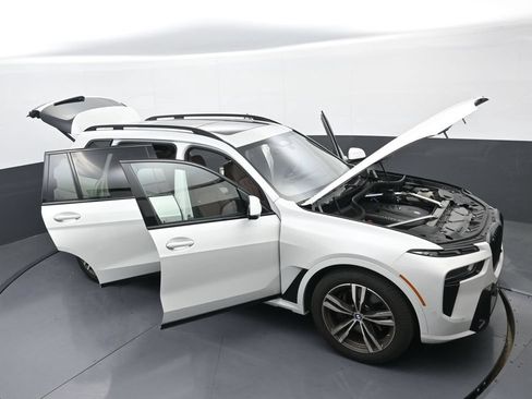 Used 2026 BMW X7 xDrive40i w/ M Sport Package AWD/4WD image 40