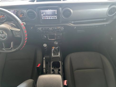 Used 2022 Jeep Wrangler Sport AWD/4WD image 16