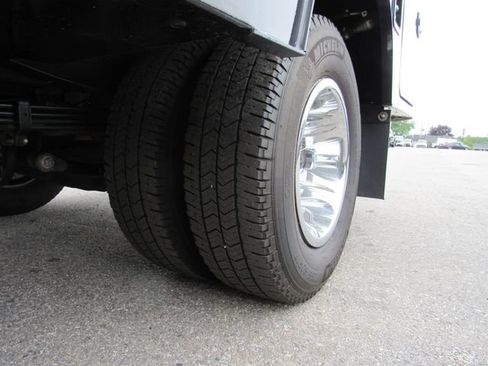Used 2024 GMC Sierra 3500 SLE w/ SLE Convenience Package AWD/4WD image 11