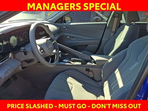 Used 2024 Hyundai Elantra SEL image 12