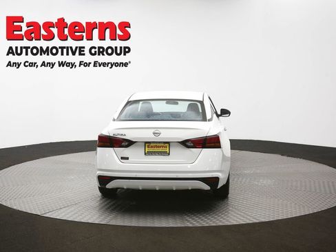 Used 2025 Nissan Altima 2.5 SV FWD image 37