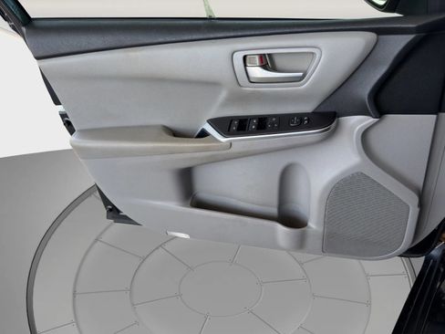 Used 2015 Toyota Camry LE FWD image 12