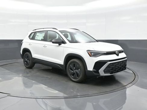 Used 2025 Volkswagen Taos S w/ Taos MDO Package image 1