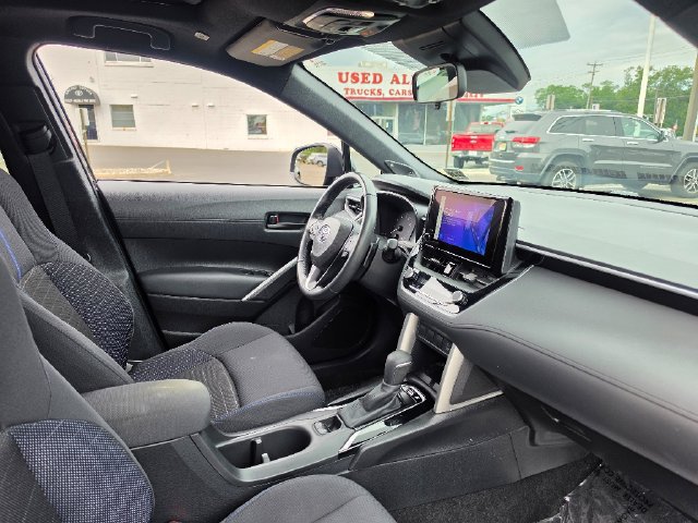 Used 2024 Toyota Corolla Cross AWD Hybrid w/ Moonroof Package image 11
