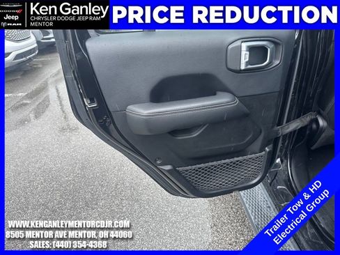 Used 2018 Jeep Wrangler Unlimited Sahara image 18