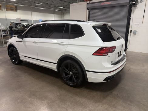 Certified 2024 Volkswagen Tiguan SE R-Line AWD/4WD image 5
