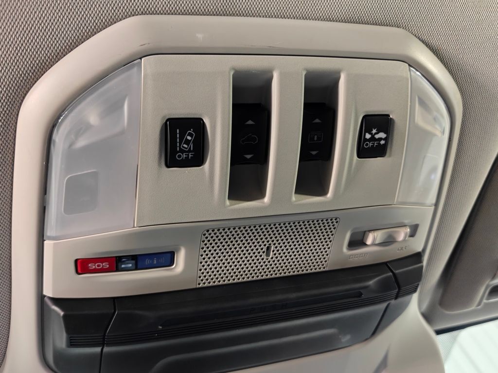 Used 2022 Subaru Ascent Limited w/ Technology Package AWD/4WD image 11
