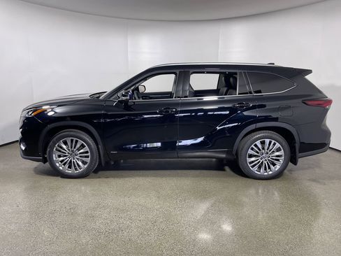 New 2026 Toyota Highlander Platinum AWD/4WD image 6