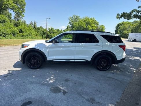 Used 2020 Ford Explorer XLT w/ Equipment Group 202A RWD image 5