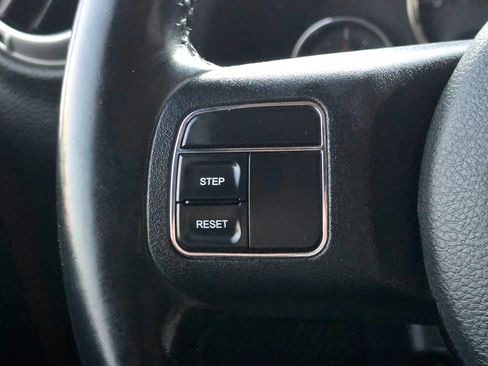 Used 2018 Jeep Wrangler Unlimited Sahara AWD/4WD image 21