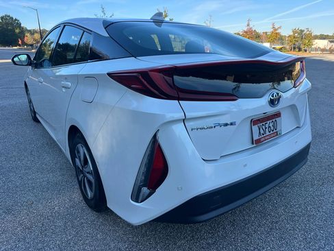 Used 2017 Toyota Prius Prime Advanced image 3