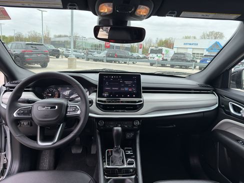 Used 2025 Jeep Compass Limited AWD/4WD image 28