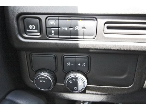 Used 2024 Chevrolet Suburban Premier RWD image 21