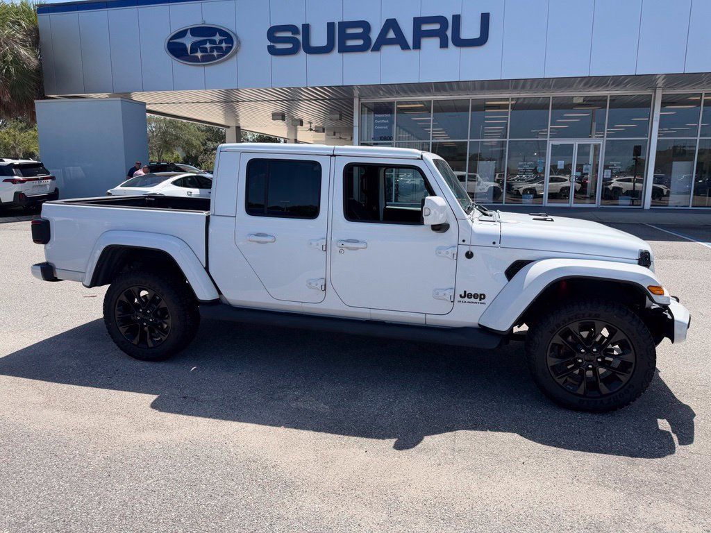 Used 2023 Jeep Gladiator Overland AWD/4WD image 2