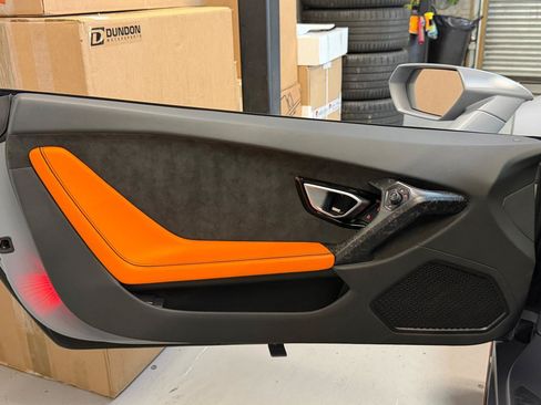 Used 2022 Lamborghini Huracan EVO RWD image 17