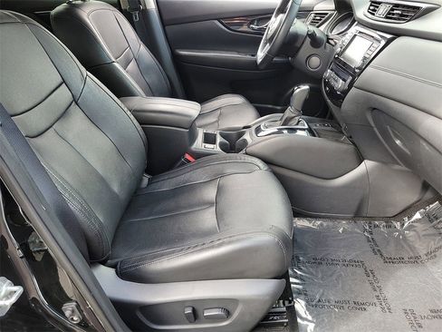 Used 2020 Nissan Rogue SL w/ Premium Package image 21