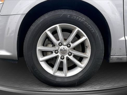 Used 2020 Dodge Grand Caravan SXT image 9