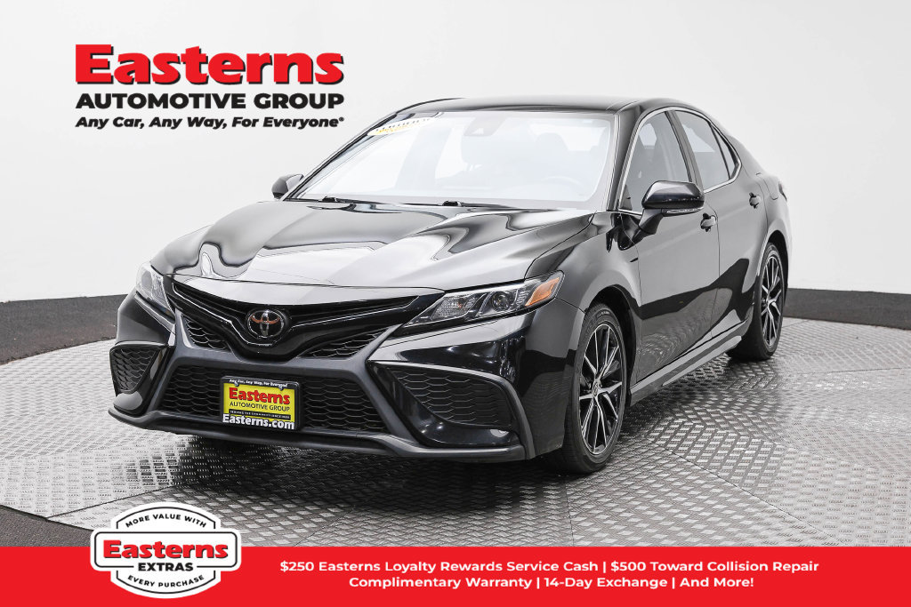 Used 2023 Toyota Camry SE FWD image 1