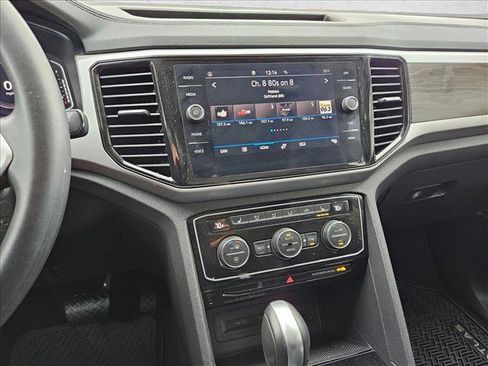 Used 2023 Volkswagen Atlas SE w/ Panoramic Sunroof Package image 12