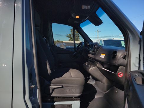 Used 2024 Mercedes-Benz Sprinter 2500 image 16