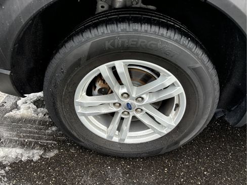 Used 2023 Ford Explorer XLT image 31