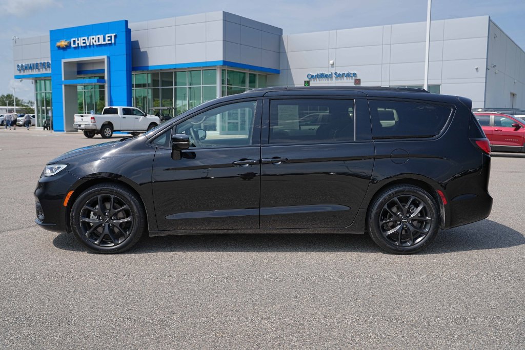 Used 2025 Chrysler Pacifica Limited FWD image 11