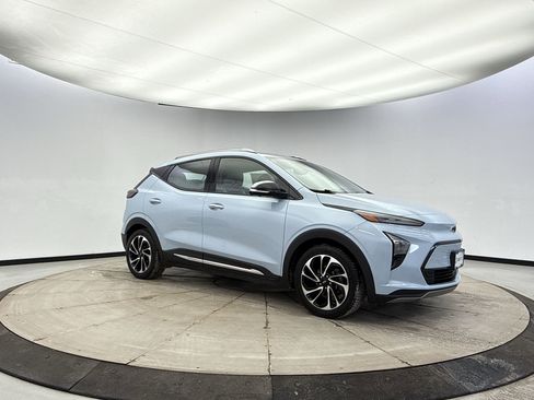 Used 2022 Chevrolet Bolt EUV Premier w/ Sun & Sound Package image 7