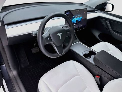Used 2023 Tesla Model Y Long Range AWD/4WD image 9