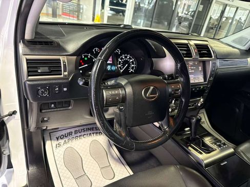 Used 2017 Lexus GX 460 image 33