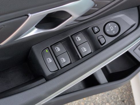 Used 2025 BMW 330i 330i w/ Convenience Package image 15