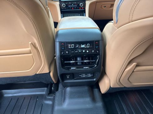 Used 2023 Jeep Grand Cherokee L Summit AWD/4WD image 30