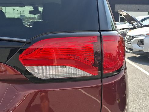 Used 2017 Chrysler Pacifica Touring-L w/ Tire & Wheel Group FWD image 30
