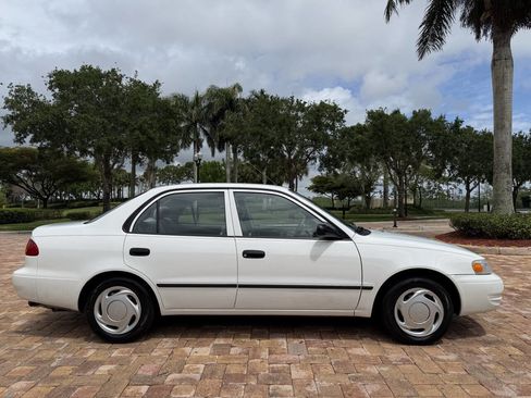 Used 1998 Toyota Corolla CE image 2